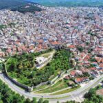 Μείναμε μόνοι…