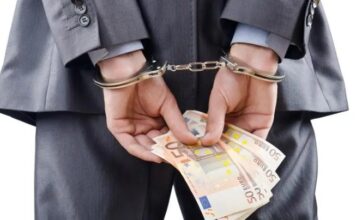 Πιάστηκαν για δωροδοκία υπαλλήλου στις Φιλιάτες