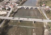 Υπενθύμιση για πεζοδρόμια και για ποδηλατόδρομο στη διπλή γεφύρωση