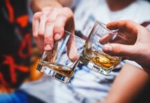 Ανήλικος με πλαστή ταυτότητα για ποτό